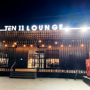 ten 11 lounge