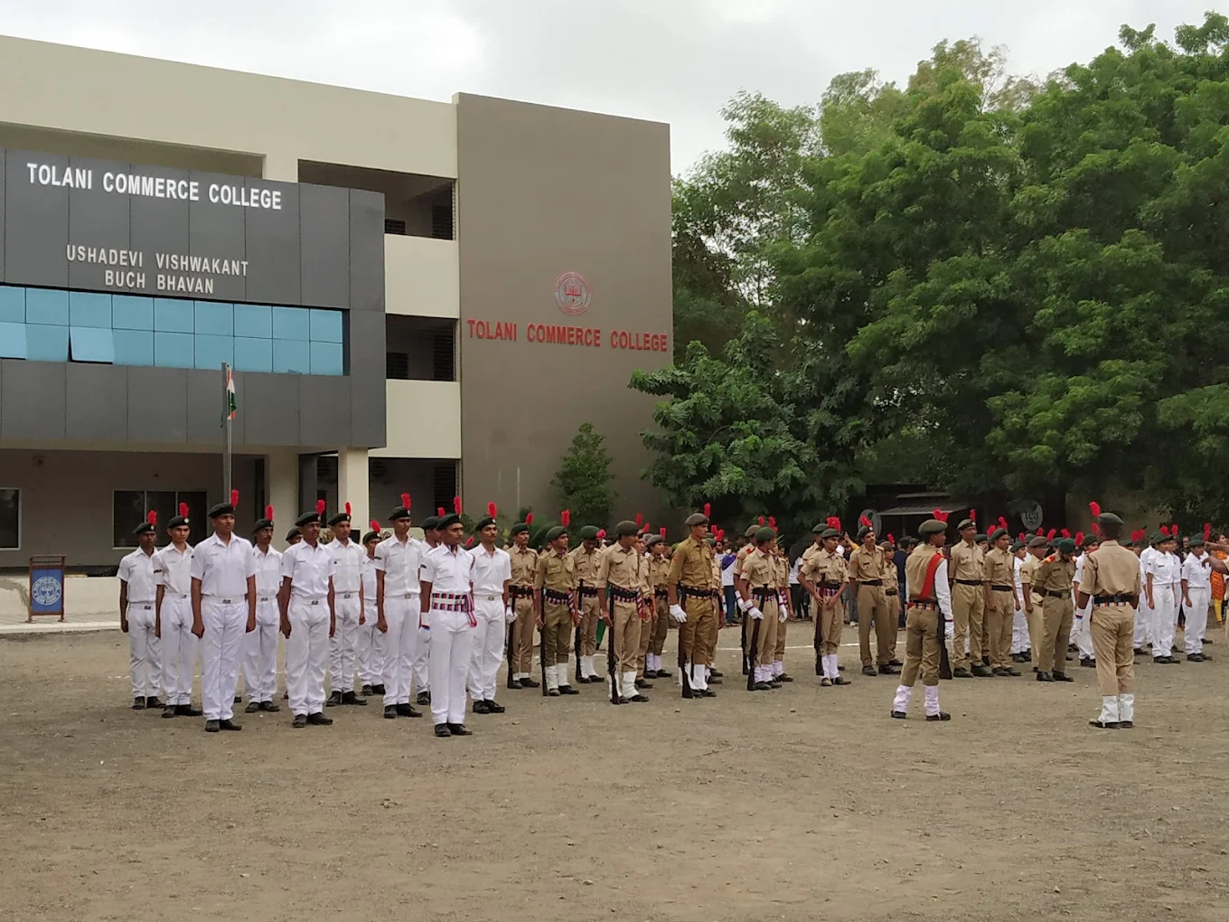 Tolani Commerce College