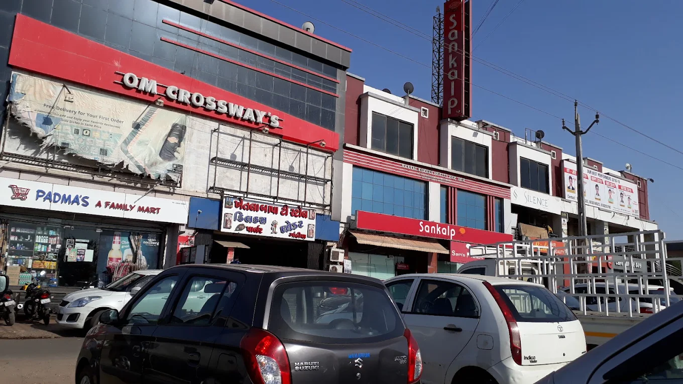 Om Crossways Shopping Mall